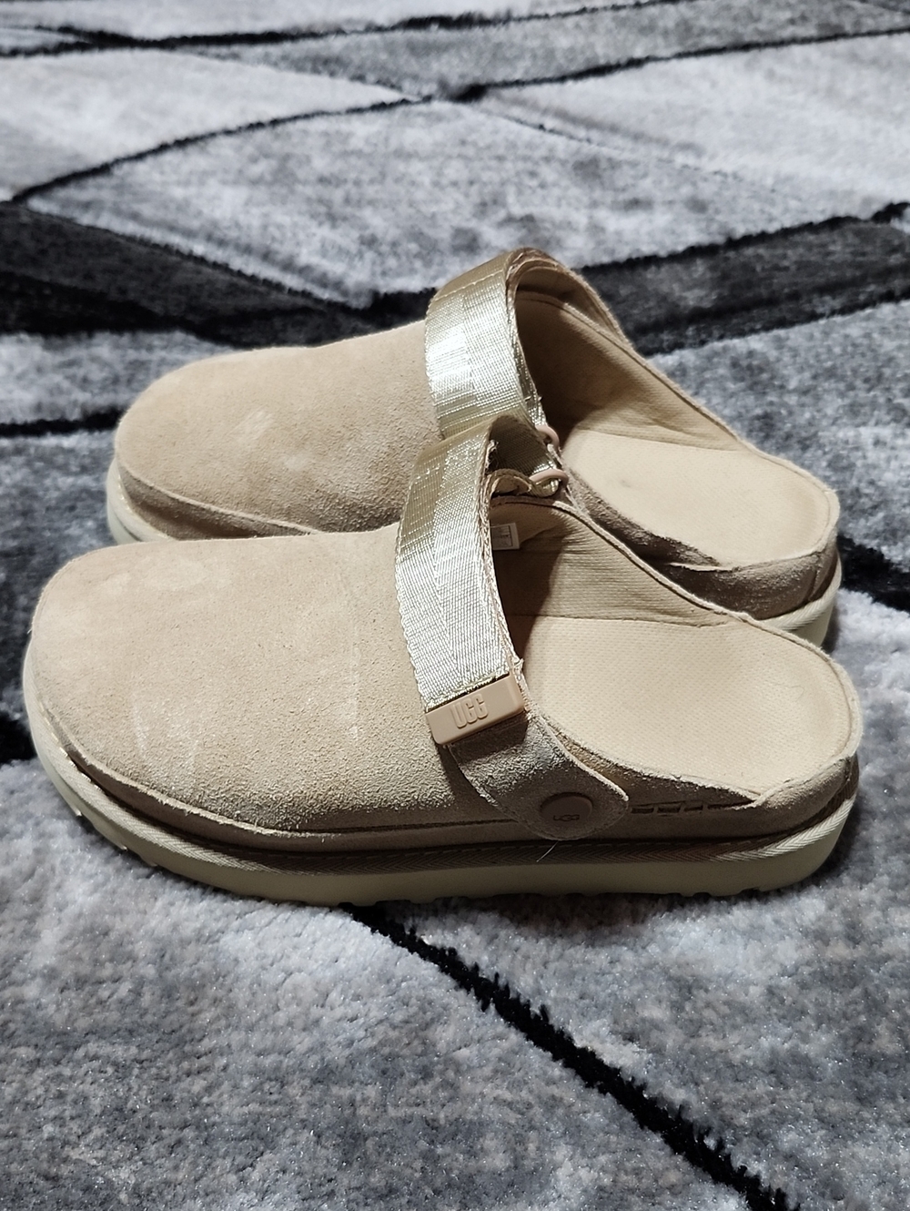 UGG GOLDENSTAR VILLA SUEDE SAND/TAN ADJUSTABLE SWIVEL HEEL STRAP CLOGS SHOES - Picture 7 of 15